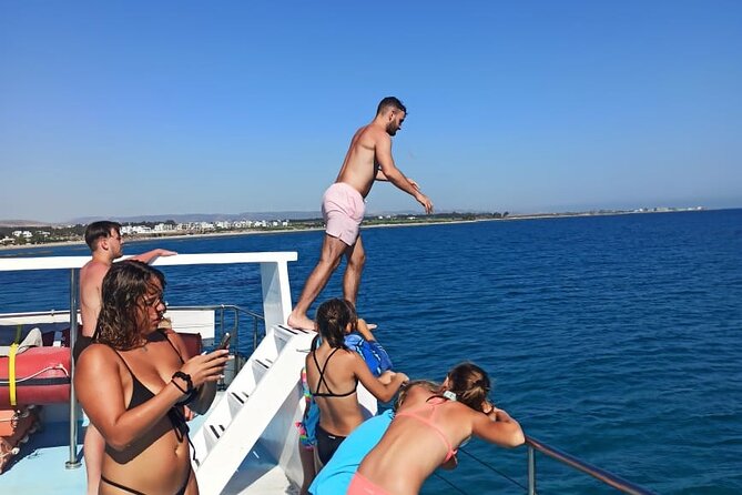 2.5 hour Glass Bottom Boat Trip, Snorkeling, Sliding and Fun - The clear-water swimming stop lasts about 70 minutes