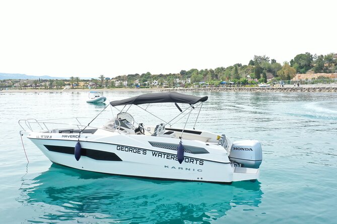 Exclusive line 225hp, self drive boat Karnic SL701 8.0m - Who will enjoy this boat rental most?