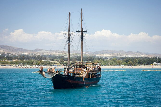 Jolly Roger | Pirates Adventure Cruise - A pirate show designed around children
