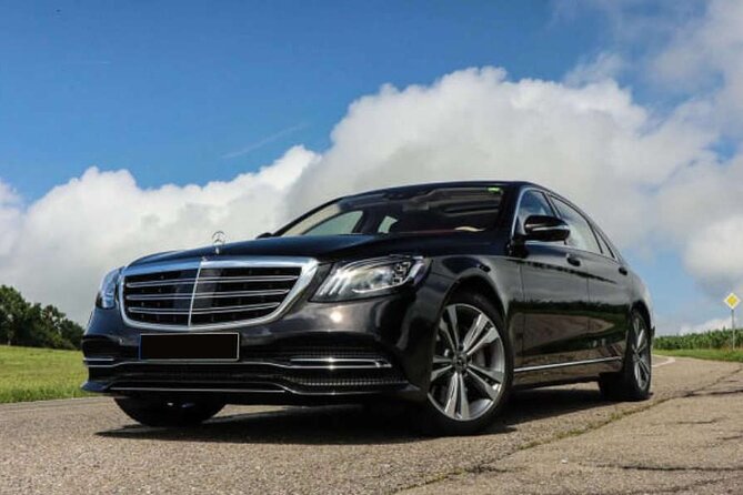 Private Transfer from Larnaca Airport to Nicosia - The driver and the first welcome to Cyprus