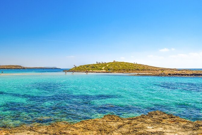 Taxi transfer Larnaca airport To any hotel in Ayia Napa up to 6 passengers - Loading bags and settling into the vehicle