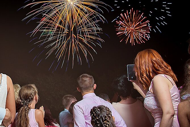 Wave Dancer Fireworks Night Cruise - Live music, dancing, and a full stage show
