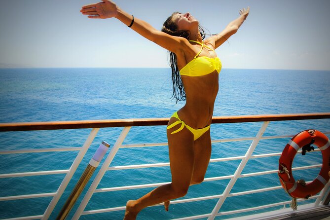 Wave Dancer Sunshine Full Day Cruise - All Inclusive - Live music, magic, and the mood onboard