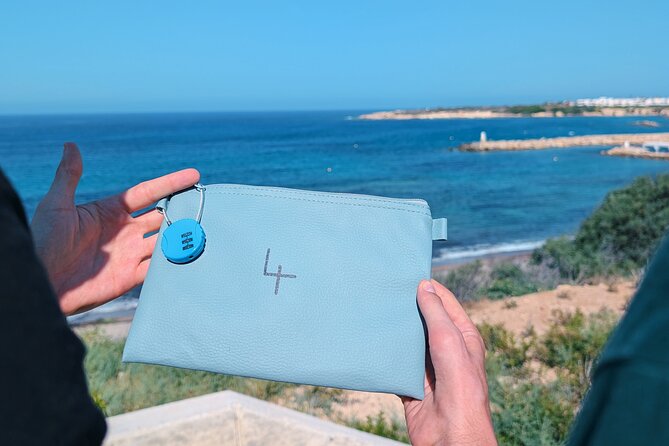 XploreMe! - Coral Bay Scavenger Hunt Outdoor Activity - The phone is your guide, map, and answer sheet